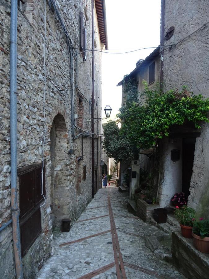 Villa La Bottega Del Fabbro Affitto Breve Contigliano Exterior foto