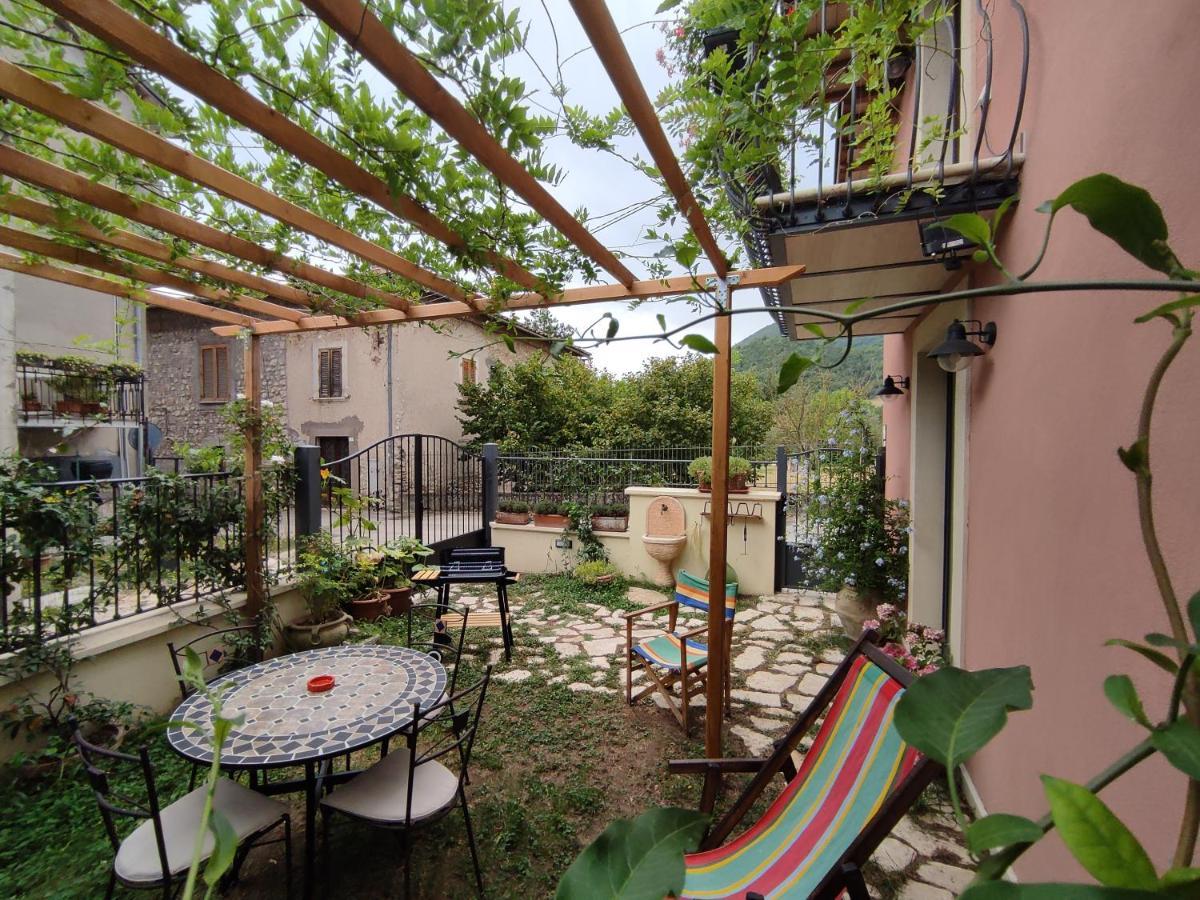 Villa La Bottega Del Fabbro Affitto Breve Contigliano Exterior foto